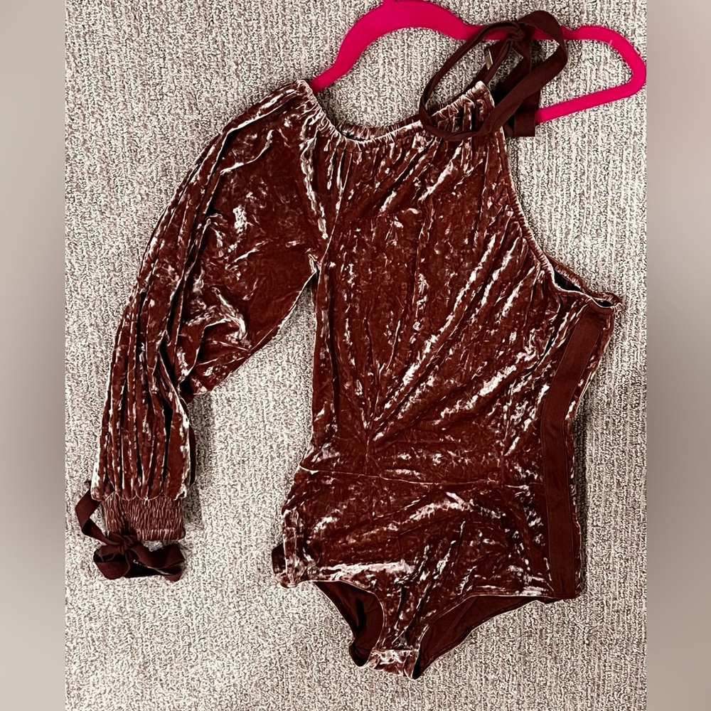 Velvet One Sleeve Bodysuit NWT Size Medium